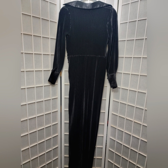 Satin Plisse Plunging Split Maxi Dress Missguided x Carli Bybel - Picture 9 of 12